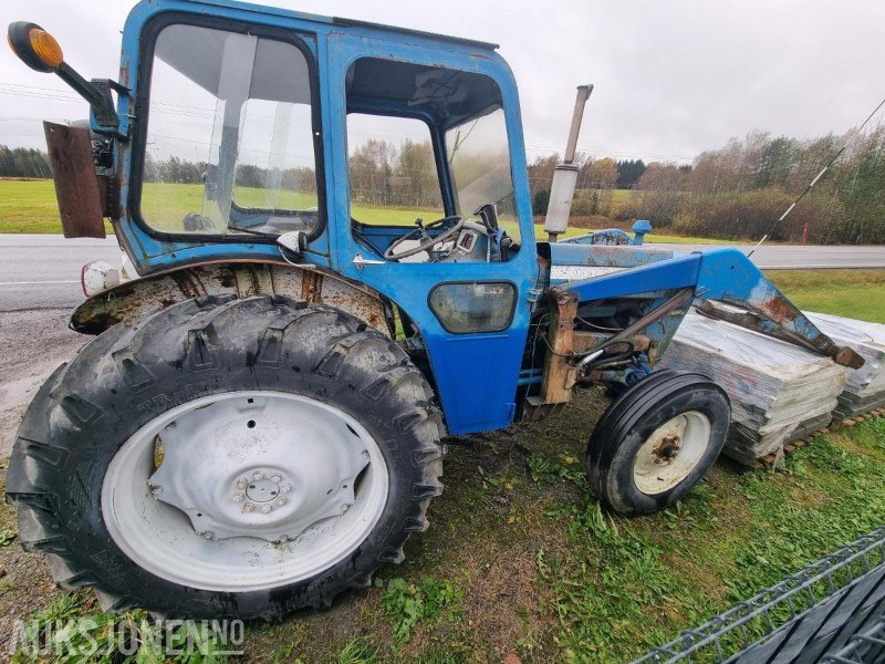 1972 Ford 3000 traktor med laster og skuffe - טרקטור חקלאי: תמונה 2 1972 Ford 3000 traktor med laster og skuffe - טרקטור חקלאי: תמונה 2