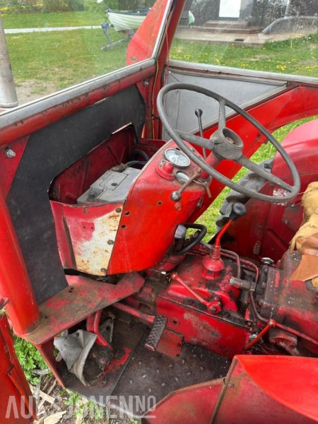 1973/1974 McCormick 434 med Dalen 1254 vedmaskin - טרקטור חקלאי: תמונה 3 1973/1974 McCormick 434 med Dalen 1254 vedmaskin - טרקטור חקלאי: תמונה 3