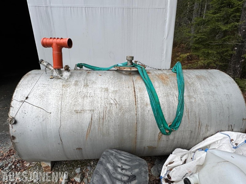 1982 Dieseltank 5000 liter med pumpe - ציוד בנייה: תמונה 2 1982 Dieseltank 5000 liter med pumpe - ציוד בנייה: תמונה 2