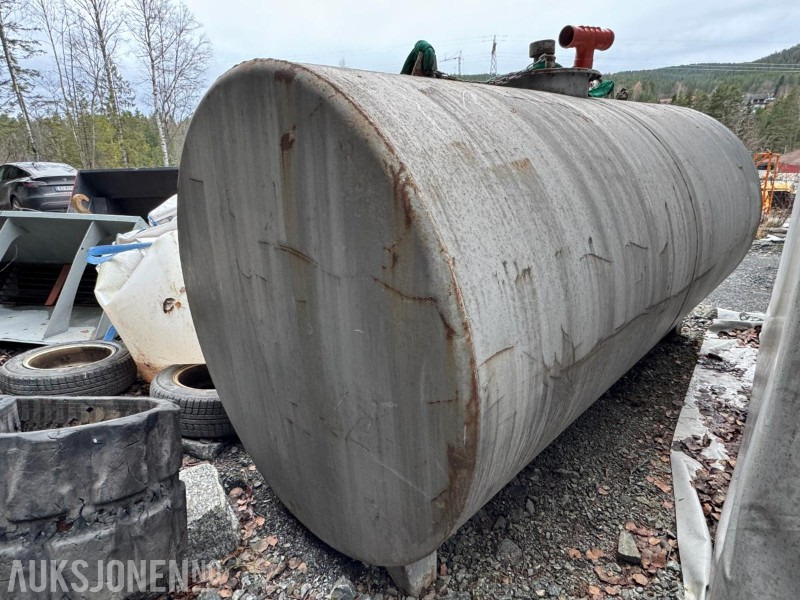 1982 Dieseltank 5000 liter med pumpe - ציוד בנייה: תמונה 5 1982 Dieseltank 5000 liter med pumpe - ציוד בנייה: תמונה 5