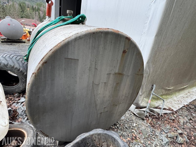 1982 Dieseltank 5000 liter med pumpe - ציוד בנייה: תמונה 4 1982 Dieseltank 5000 liter med pumpe - ציוד בנייה: תמונה 4