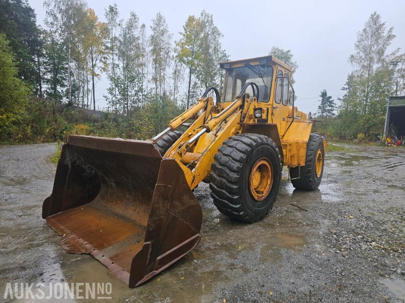1983 Volvo BM 4500 hjullaster m/skuff. - מעמיס גלגלים: תמונה 1 1983 Volvo BM 4500 hjullaster m/skuff. - מעמיס גלגלים: תמונה 1