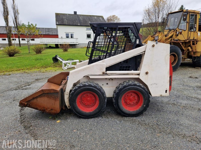 1986 Bobcat 743 kompaktlaster med mye utstyr - MVA-FRI - מעמיס היגוי החלקה: תמונה 1 1986 Bobcat 743 kompaktlaster med mye utstyr - MVA-FRI - מעמיס היגוי החלקה: תמונה 1