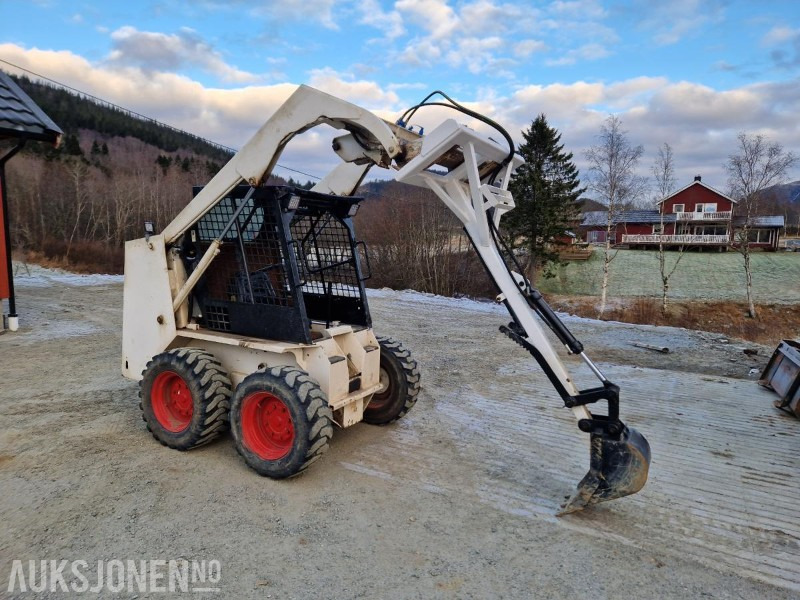 1986 Bobcat 743 kompaktlaster med mye utstyr - MVA-FRI - מעמיס היגוי החלקה: תמונה 4 1986 Bobcat 743 kompaktlaster med mye utstyr - MVA-FRI - מעמיס היגוי החלקה: תמונה 4