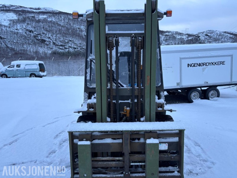 1986 Komatsu FD-45-T4 motvekts truck - ציוד לטיפול בחומרים: תמונה 3 1986 Komatsu FD-45-T4 motvekts truck - ציוד לטיפול בחומרים: תמונה 3