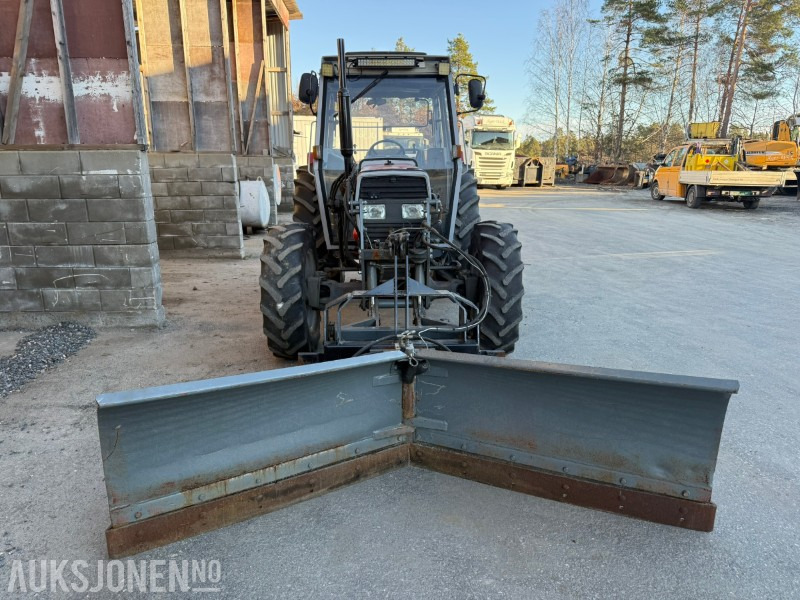 1991 Massey Ferguson 372 4x4 FRONTHYDRAULIKK/SKJÆR - טרקטור חקלאי: תמונה 3 1991 Massey Ferguson 372 4x4 FRONTHYDRAULIKK/SKJÆR - טרקטור חקלאי: תמונה 3