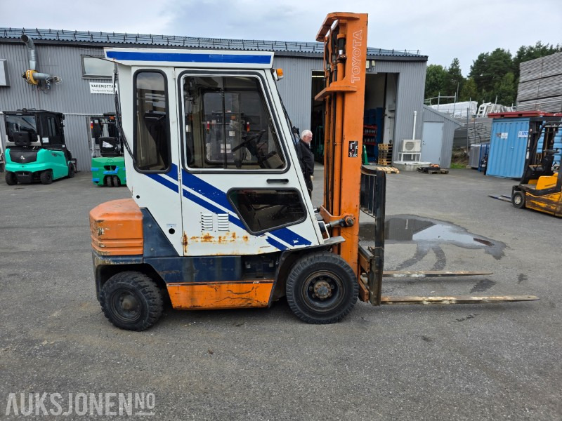 1991 Toyota 02 5FD 25 2.5 tonn dieseltruck - ציוד לטיפול בחומרים: תמונה 4 1991 Toyota 02 5FD 25 2.5 tonn dieseltruck - ציוד לטיפול בחומרים: תמונה 4