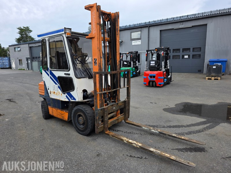 1991 Toyota 02 5FD 25 2.5 tonn dieseltruck - ציוד לטיפול בחומרים: תמונה 2 1991 Toyota 02 5FD 25 2.5 tonn dieseltruck - ציוד לטיפול בחומרים: תמונה 2