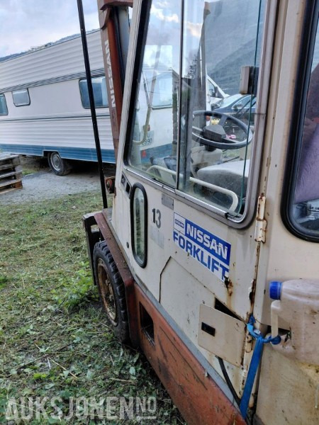 1993 Nissan RGH02A30U gaffeltruck - ציוד לטיפול בחומרים: תמונה 3 1993 Nissan RGH02A30U gaffeltruck - ציוד לטיפול בחומרים: תמונה 3