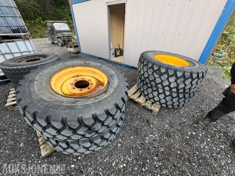 1995 Volvo Komplette hjulsett 17.5R25 for hjullaster - צרופה עבור מכונת בנייה: תמונה 1 1995 Volvo Komplette hjulsett 17.5R25 for hjullaster - צרופה עבור מכונת בנייה: תמונה 1