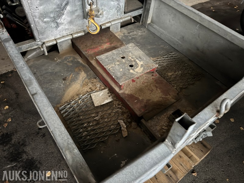 1996 Jonsered Jernhesten – beltedrevet transportvogn med hydraulisk vinsj - ציוד בנייה: תמונה 3 1996 Jonsered Jernhesten – beltedrevet transportvogn med hydraulisk vinsj - ציוד בנייה: תמונה 3