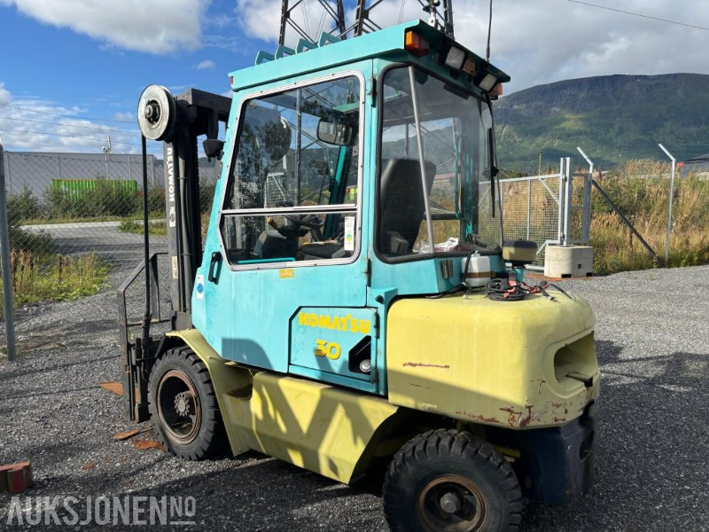 1996 Komatsu FD30T truck diesel - ציוד לטיפול בחומרים: תמונה 2 1996 Komatsu FD30T truck diesel - ציוד לטיפול בחומרים: תמונה 2