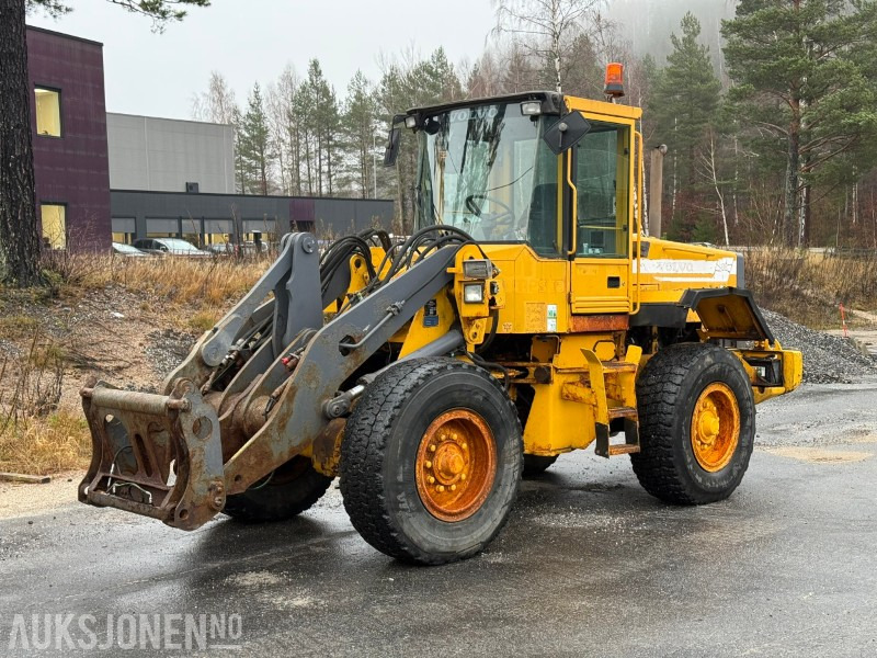 1997 Volvo L70C Hjullaster - Hydraulisk HK-Feste - 3 og 4 funksjon - מעמיס גלגלים: תמונה 1 1997 Volvo L70C Hjullaster - Hydraulisk HK-Feste - 3 og 4 funksjon - מעמיס גלגלים: תמונה 1