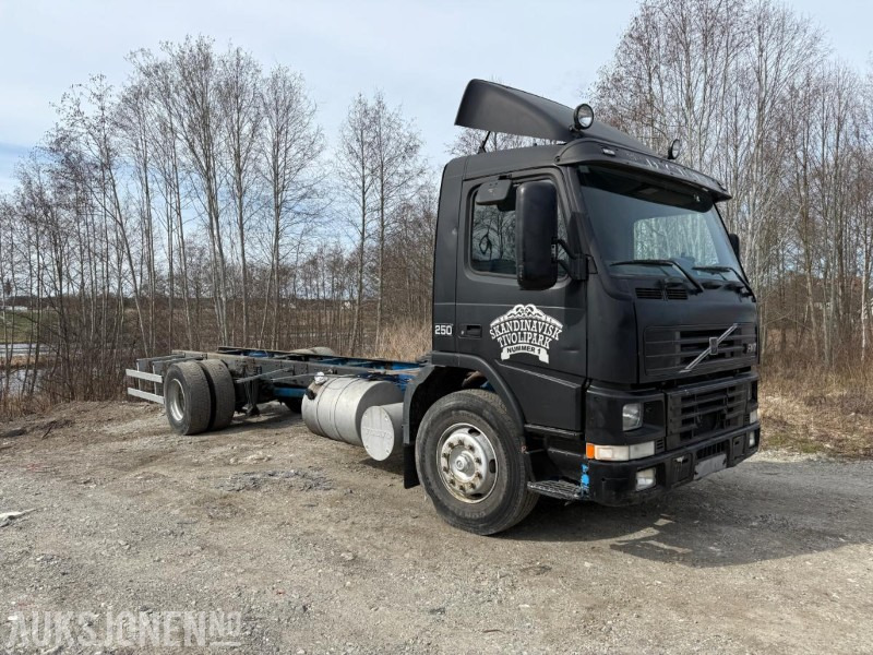1999 Volvo FM7 CHASSIS. - משאית עם שלדת תא: תמונה 2 1999 Volvo FM7 CHASSIS. - משאית עם שלדת תא: תמונה 2