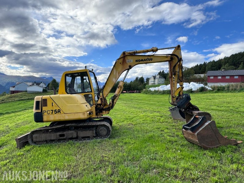 2000 Komatsu PC75 Gravemaskin - S50 feste - Pusskuffe med tiltfunksjon - Graveskuffe - Graveskuffe med klype - מחפר: תמונה 4 2000 Komatsu PC75 Gravemaskin - S50 feste - Pusskuffe med tiltfunksjon - Graveskuffe - Graveskuffe med klype - מחפר: תמונה 4