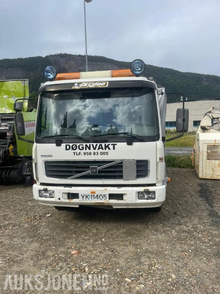 2000 Volvo FL 608 - Verkstedbil med kompressor som drives av en bensinmotor. - משאית צד נופל/ שטוחה: תמונה 2 2000 Volvo FL 608 - Verkstedbil med kompressor som drives av en bensinmotor. - משאית צד נופל/ שטוחה: תמונה 2
