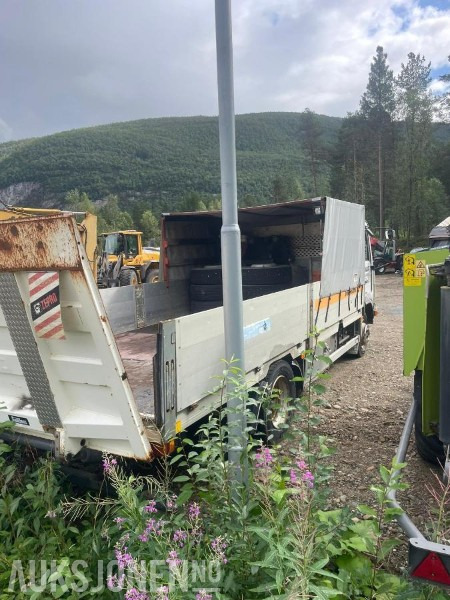 2000 Volvo FL 608 - Verkstedbil med kompressor som drives av en bensinmotor. - משאית צד נופל/ שטוחה: תמונה 5 2000 Volvo FL 608 - Verkstedbil med kompressor som drives av en bensinmotor. - משאית צד נופל/ שטוחה: תמונה 5