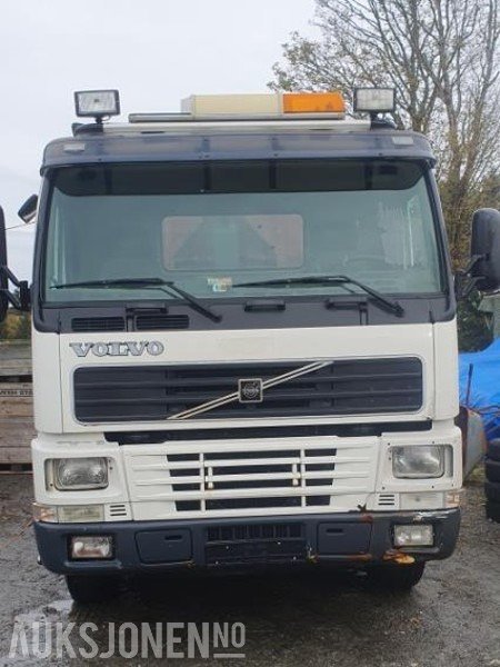 2000 Volvo FM-12 MED KASSE OG MASKINFLAK - משאית הרמת וו: תמונה 2 2000 Volvo FM-12 MED KASSE OG MASKINFLAK - משאית הרמת וו: תמונה 2
