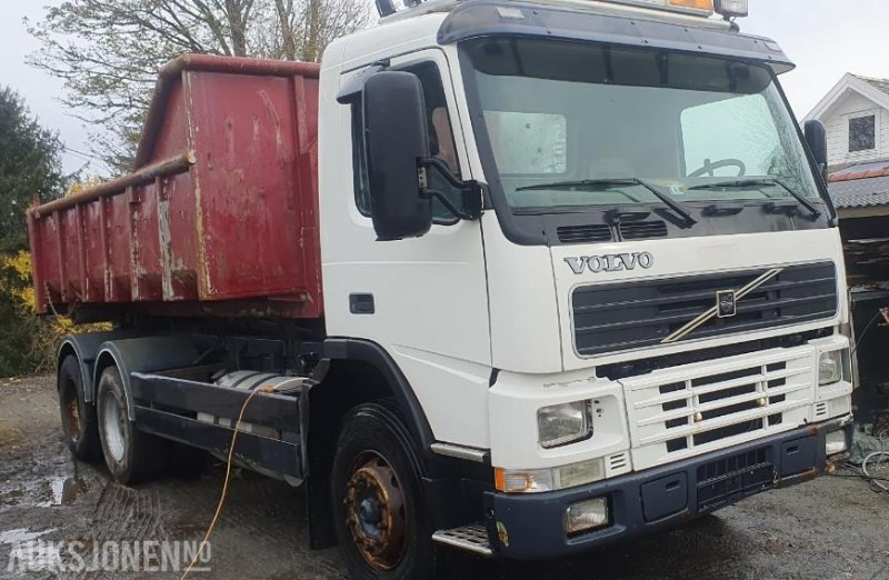 2000 Volvo FM-12 MED KASSE OG MASKINFLAK - משאית הרמת וו: תמונה 3 2000 Volvo FM-12 MED KASSE OG MASKINFLAK - משאית הרמת וו: תמונה 3
