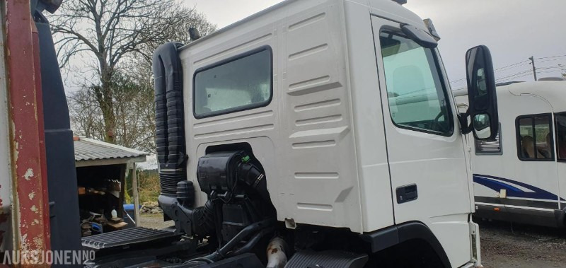 2000 Volvo FM-12 MED KASSE OG MASKINFLAK - משאית הרמת וו: תמונה 4 2000 Volvo FM-12 MED KASSE OG MASKINFLAK - משאית הרמת וו: תמונה 4