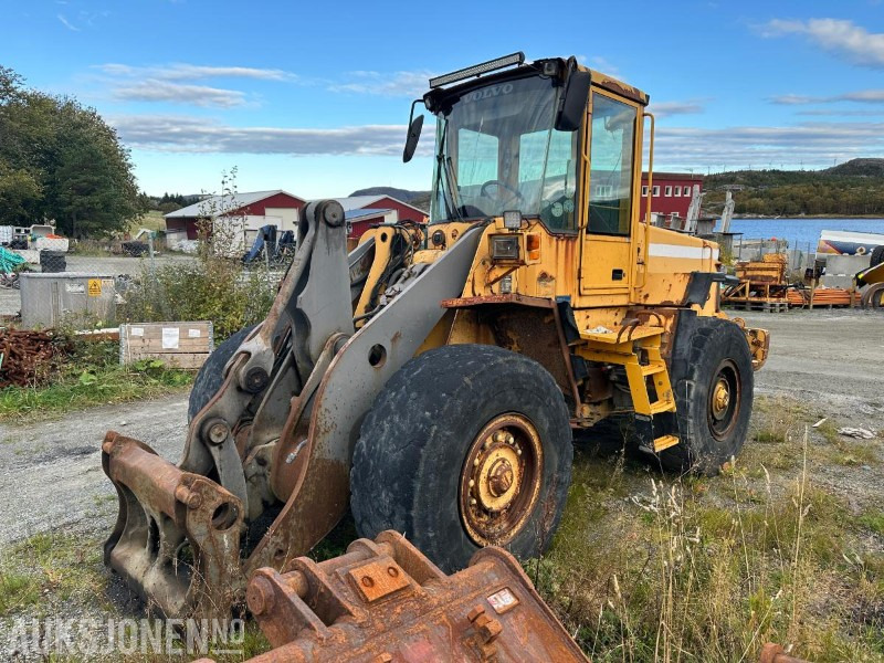 2002 Volvo L90D hjullaster – 17 tonn // Helgummihjul // Sentralsmøring - מעמיס גלגלים: תמונה 1 2002 Volvo L90D hjullaster – 17 tonn // Helgummihjul // Sentralsmøring - מעמיס גלגלים: תמונה 1