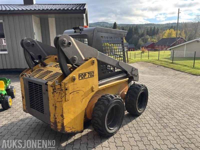 2003 Daewoo DSL 702 Kompaktlaster - מעמיס היגוי החלקה: תמונה 3 2003 Daewoo DSL 702 Kompaktlaster - מעמיס היגוי החלקה: תמונה 3