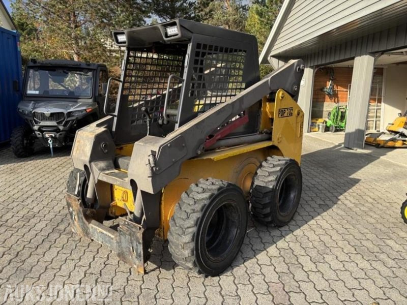 2003 Daewoo DSL 702 Kompaktlaster - מעמיס היגוי החלקה: תמונה 1 2003 Daewoo DSL 702 Kompaktlaster - מעמיס היגוי החלקה: תמונה 1