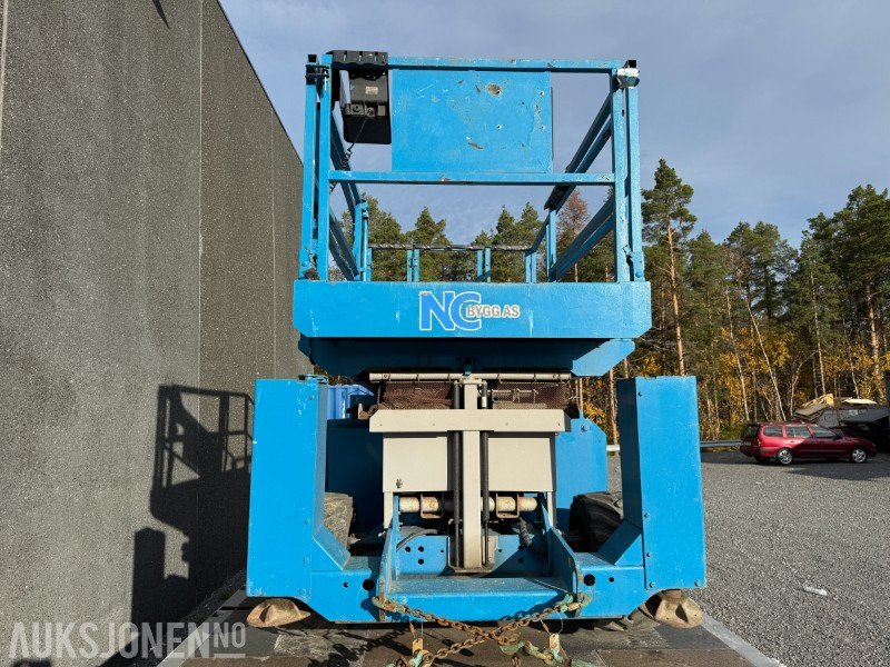 2004 Genie GS-3268R - Sakselift - 4x4 - 4152kg - 3734ti - פלטפורמה אווירית: תמונה 2 2004 Genie GS-3268R - Sakselift - 4x4 - 4152kg - 3734ti - פלטפורמה אווירית: תמונה 2