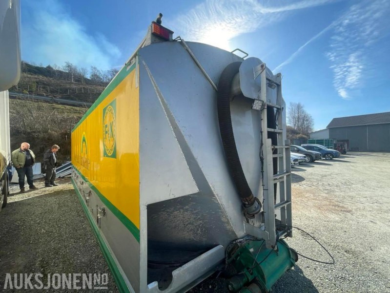 2005 Tank til mel og korn - Bulk-transport - 35 000 liter - Tipp kydraulikk - 7 rom - Kamera - Sluser - Hjelperamme. - משאית: תמונה 4 2005 Tank til mel og korn - Bulk-transport - 35 000 liter - Tipp kydraulikk - 7 rom - Kamera - Sluser - Hjelperamme. - משאית: תמונה 4