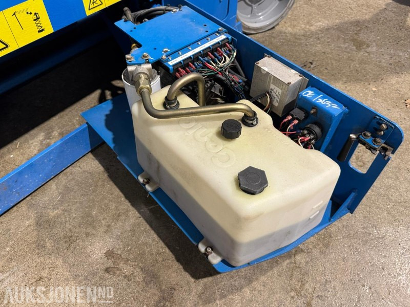 פלטפורמה אווירית 2006 Genie GS2632 sakselift / 10 meter: תמונה 10 פלטפורמה אווירית 2006 Genie GS2632 sakselift / 10 meter: תמונה 10