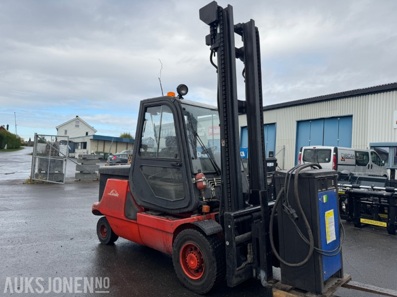 2006 Linde E48P motvekttruck med 4610 kg løftekapasitet - ציוד לטיפול בחומרים: תמונה 2 2006 Linde E48P motvekttruck med 4610 kg løftekapasitet - ציוד לטיפול בחומרים: תמונה 2