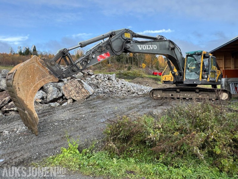 2006 Volvo EC210BLC gravemaskin med tannskuffe - מחפר: תמונה 1 2006 Volvo EC210BLC gravemaskin med tannskuffe - מחפר: תמונה 1