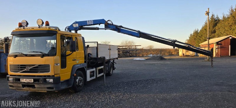 2006 Volvo FL250 Kranbil med tipp - 4X2 - Automat - HMF 683 K2 kran - Aluminiumskarmer - EU godkjent - Gått 206.755 km - משאית מנוף: תמונה 1 2006 Volvo FL250 Kranbil med tipp - 4X2 - Automat - HMF 683 K2 kran - Aluminiumskarmer - EU godkjent - Gått 206.755 km - משאית מנוף: תמונה 1