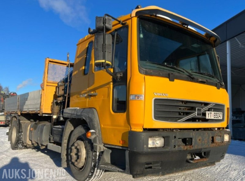 2006 Volvo FL6 med tipp og kran NYLIG EU OK TIL 22.10.2026 - משאית מנוף: תמונה 2 2006 Volvo FL6 med tipp og kran NYLIG EU OK TIL 22.10.2026 - משאית מנוף: תמונה 2