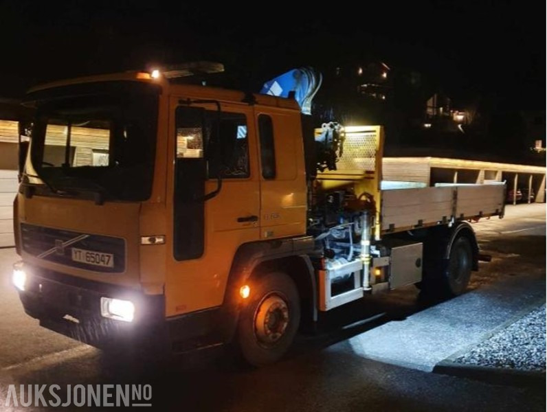 2006 Volvo FL6 med tipp og kran NYLIG EU OK TIL 22.10.2026 - משאית מנוף: תמונה 1 2006 Volvo FL6 med tipp og kran NYLIG EU OK TIL 22.10.2026 - משאית מנוף: תמונה 1