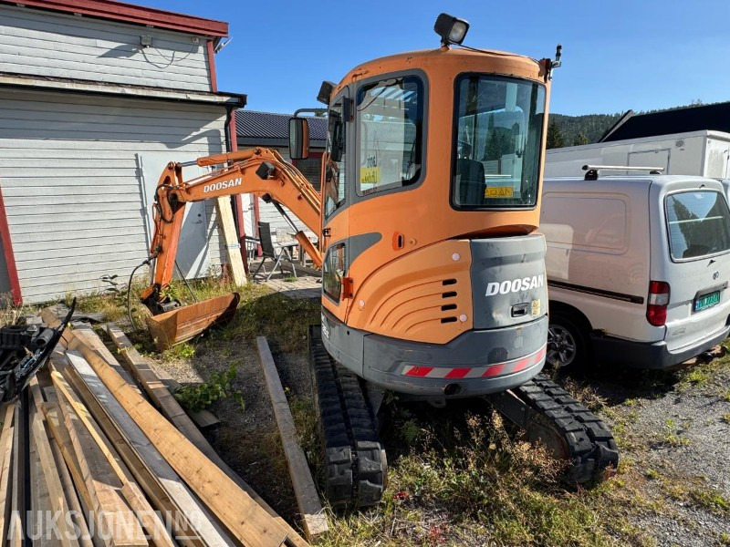 2007 Doosan DX35Z gravemaskin med tilt og pusseskuffe / rep objekt / 1729 timer - מחפר: תמונה 3 2007 Doosan DX35Z gravemaskin med tilt og pusseskuffe / rep objekt / 1729 timer - מחפר: תמונה 3