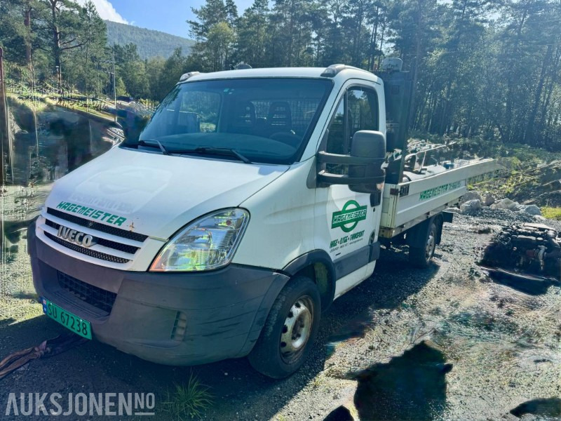 2007 Iveco 29L12 - Hengerfeste - Webasto - Km: 106000 - משאית צד נופל/ שטוחה: תמונה 1 2007 Iveco 29L12 - Hengerfeste - Webasto - Km: 106000 - משאית צד נופל/ שטוחה: תמונה 1