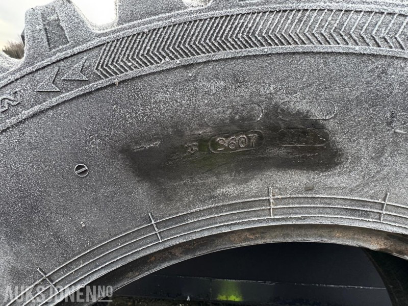 2007 Nokian TRI 2 traktordekk 440/80 R30 – med pigg - מכונה חקלאית: תמונה 5 2007 Nokian TRI 2 traktordekk 440/80 R30 – med pigg - מכונה חקלאית: תמונה 5