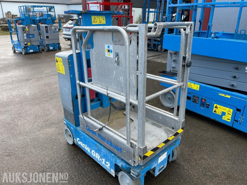 2008 Genie GR 12 Mastelift 234 timer - פלטפורמה אווירית: תמונה 2 2008 Genie GR 12 Mastelift 234 timer - פלטפורמה אווירית: תמונה 2