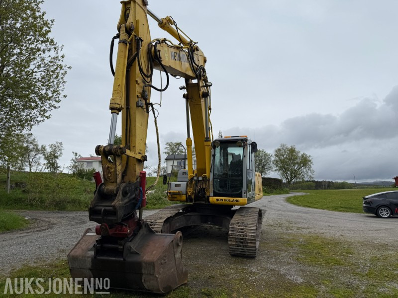2008 Kobelco E215B Beltegraver - 2 skuffer - Rotortilt og leddet bom - מחפר: תמונה 2 2008 Kobelco E215B Beltegraver - 2 skuffer - Rotortilt og leddet bom - מחפר: תמונה 2