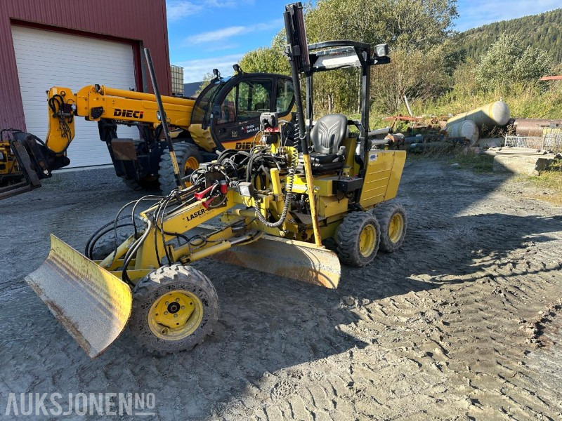 2008 Laser Grader Høvel med maskinstyring og laser - ציוד בנייה: תמונה 1 2008 Laser Grader Høvel med maskinstyring og laser - ציוד בנייה: תמונה 1