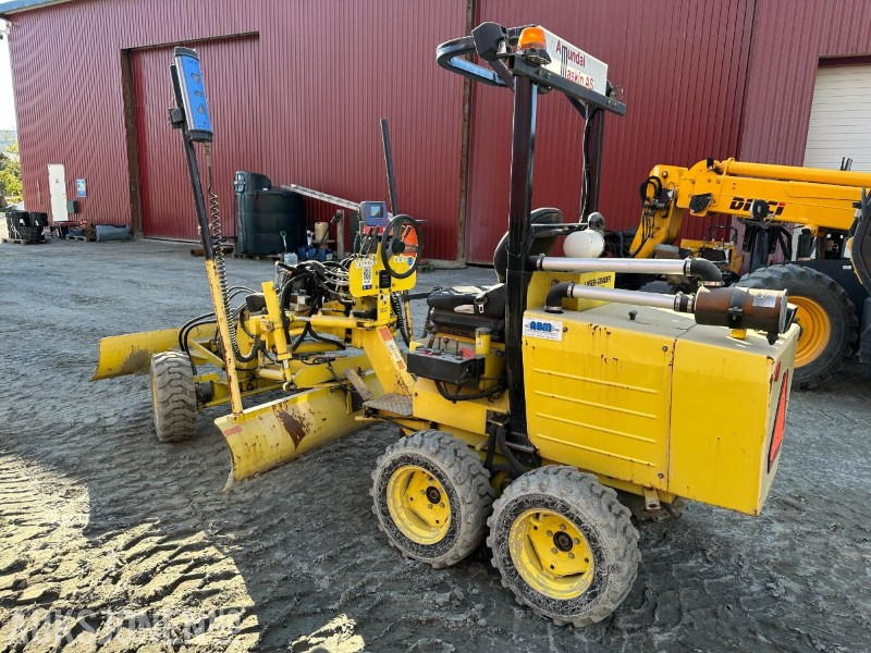 2008 Laser Grader Høvel med maskinstyring og laser - ציוד בנייה: תמונה 4 2008 Laser Grader Høvel med maskinstyring og laser - ציוד בנייה: תמונה 4