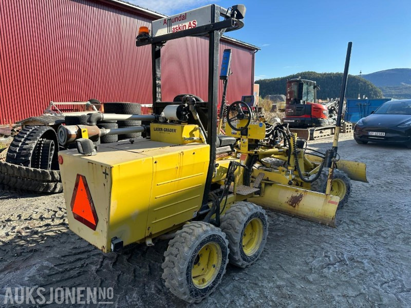 2008 Laser Grader Høvel med maskinstyring og laser - ציוד בנייה: תמונה 3 2008 Laser Grader Høvel med maskinstyring og laser - ציוד בנייה: תמונה 3