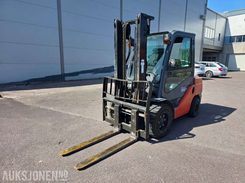 2008 Toyota Tonero 35 Motvektstruck - Diesel - 7972 Arbeidstimer - - ציוד לטיפול בחומרים: תמונה 1 2008 Toyota Tonero 35 Motvektstruck - Diesel - 7972 Arbeidstimer - - ציוד לטיפול בחומרים: תמונה 1