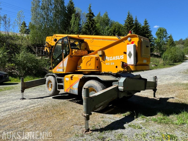 2009 Dieci Pegasus 40.25 rundtomsvingende teleskoptruck med kurv / vinsj / pallegaffler - מפעיל טלסקופי: תמונה 3 2009 Dieci Pegasus 40.25 rundtomsvingende teleskoptruck med kurv / vinsj / pallegaffler - מפעיל טלסקופי: תמונה 3