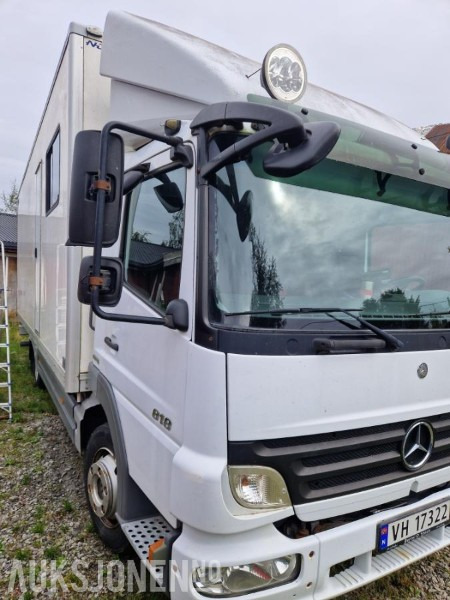 2009 Mercedes-Benz ATEGO 818L todelt skap Bodel Hengerfeste - משאית תיבה: תמונה 2 2009 Mercedes-Benz ATEGO 818L todelt skap Bodel Hengerfeste - משאית תיבה: תמונה 2