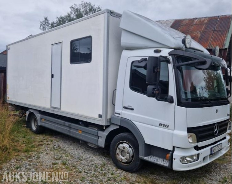 2009 Mercedes-Benz ATEGO 818L todelt skap Bodel Hengerfeste - משאית תיבה: תמונה 1 2009 Mercedes-Benz ATEGO 818L todelt skap Bodel Hengerfeste - משאית תיבה: תמונה 1