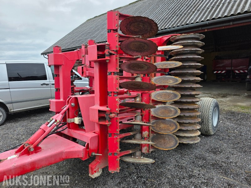 2010 HE-VA skålharv 4 m bredde - מכונה חקלאית: תמונה 2 2010 HE-VA skålharv 4 m bredde - מכונה חקלאית: תמונה 2