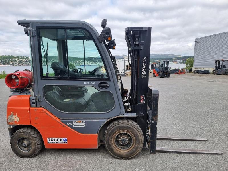 2010 Toyota 2010 Toyota 02-8FGF25 - 2,5 tonns propantruck - 4,7 m løftehøyde - ציוד לטיפול בחומרים: תמונה 2 2010 Toyota 2010 Toyota 02-8FGF25 - 2,5 tonns propantruck - 4,7 m løftehøyde - ציוד לטיפול בחומרים: תמונה 2
