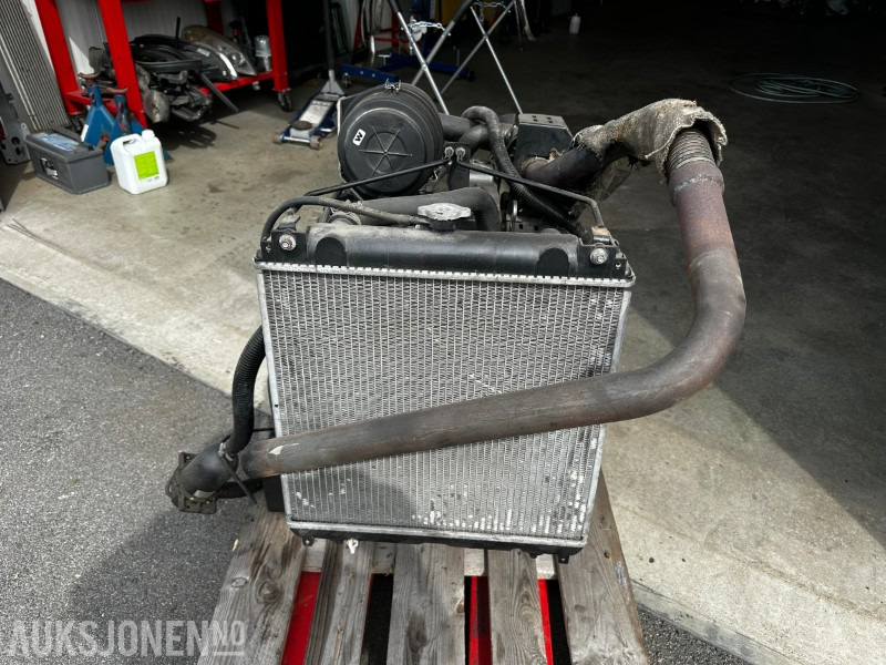 2010 Yanmar 4TNV84T-GGEH - ציוד בנייה: תמונה 4 2010 Yanmar 4TNV84T-GGEH - ציוד בנייה: תמונה 4